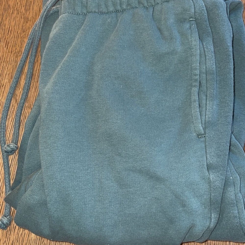 TNA women’s green lightweight joggers!